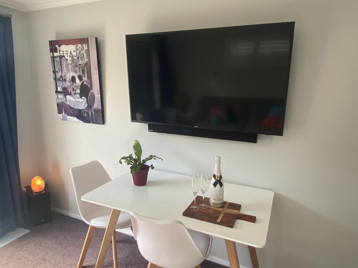 Superb beachside location, private&tranquil Appartamento Mount Maunganui Esterno foto