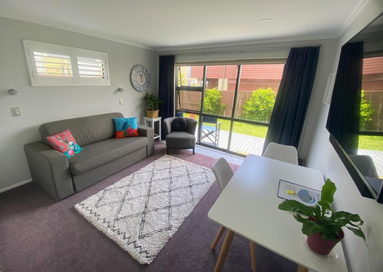 Superb beachside location, private&tranquil Appartamento Mount Maunganui Esterno foto