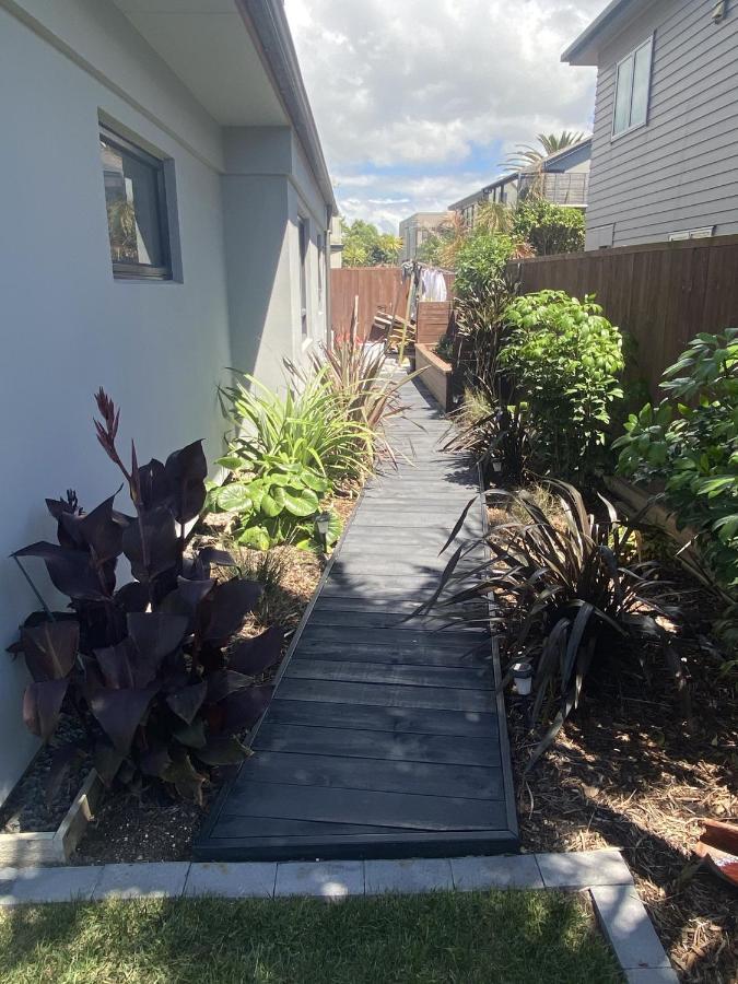 Superb beachside location, private&tranquil Appartamento Mount Maunganui Esterno foto